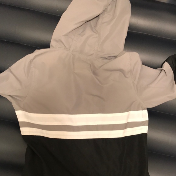 Windbreaker/jacket - Picture 3 of 3